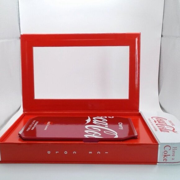 Glamlite x Coca-Cola Cherry Eyeshadow Palette — NEW - Picture 4 of 7